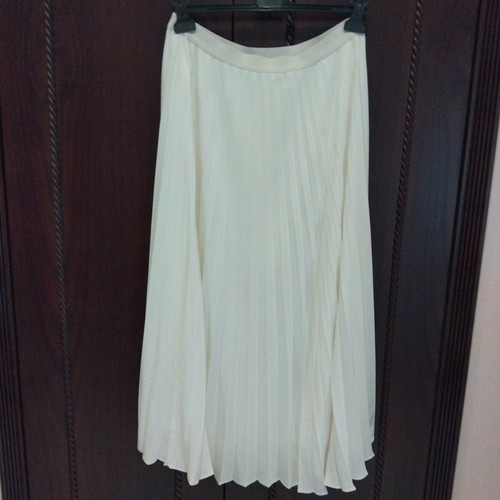 Pleated skirt ecru like new with elastic waist, length 91 cm