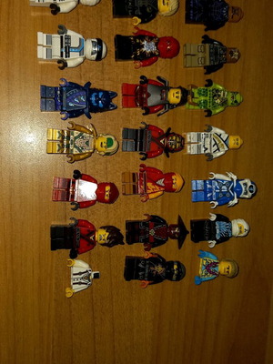 Lego Ninjago комплект от 19 фигури и 2 тела като нови