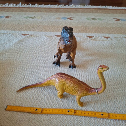 Dinosaur figures used, set of 2 large 30cm