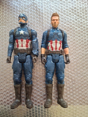 Captain America Titan Hero Series 30 cm figures used, pack of 2