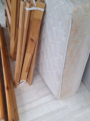 Bed with Media Strom mattress like new