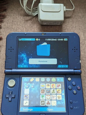 New Nintendo 3DS XL μεταχειρισμένο, IPS, Luma3DS, 128GB, με φορτιστή και 2 πενάκια