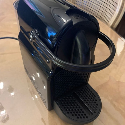 Nespresso Delonghi кафе машина с Aeroccino черен като нов