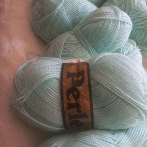 Knitting yarn like new, pack of 22 pieces