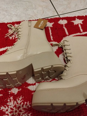 Mia beige platform boots size 38 new