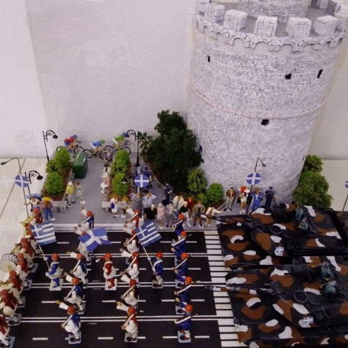 Athena figures diorama of military parade in Thessaloniki with Plexiglas box
