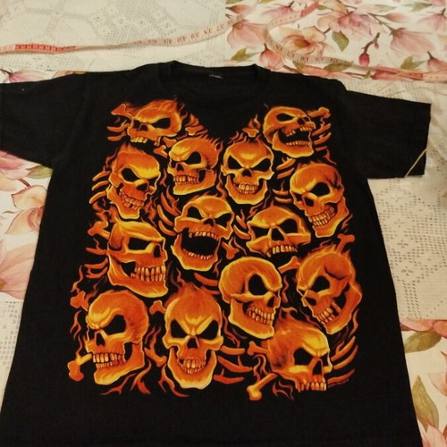 Black mako t-shirt used, size XS, for metalheads, rockers and goths