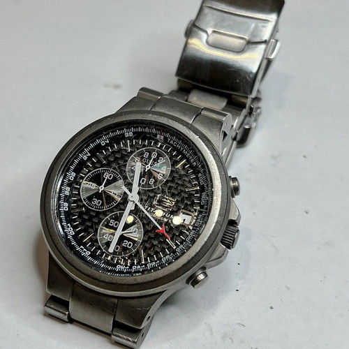 Guess Titanium Men's Watch like new, gray