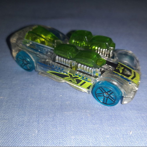 Hot Wheels X-Raycers What-4-2 μεταχειρισμένο με διαφανές σώμα και μπλε ρόδες