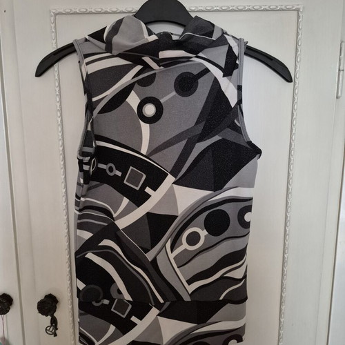 Madlen blouse medium size like new, white and gray