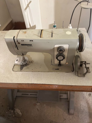 Bernina ραπτομηχανή μεταχειρισμένη με ανταλλακτικά και αξεσουάρ