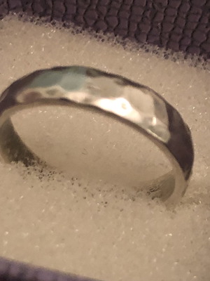 Silver hammered wedding ring new, diameter 17mm