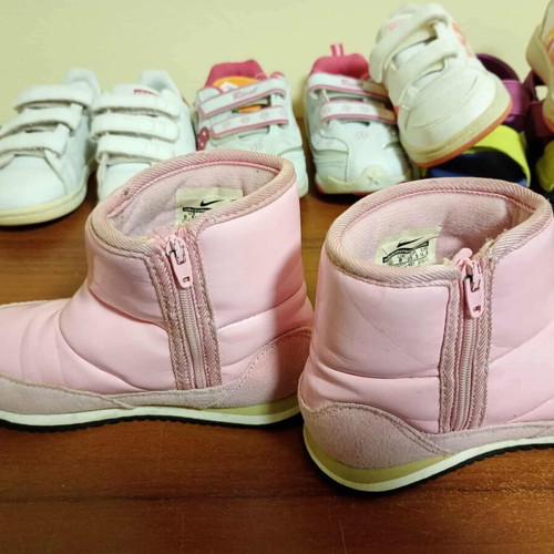 Puma kids boots like new, size 25