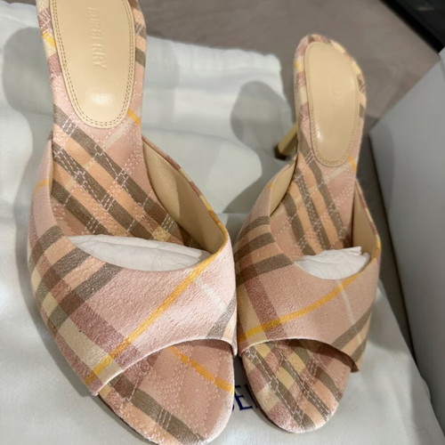 Burberry leather heels, size 40, beige and pink