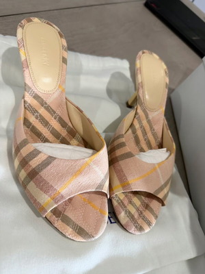 Burberry leather heels, size 40, beige and pink