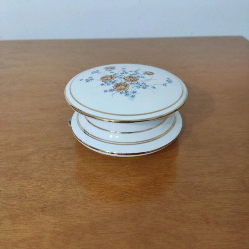Porcelain jewelry box like new with beautiful design