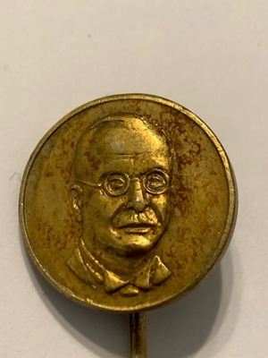 Metaxas 28 October 1940 gold-plated pin like new