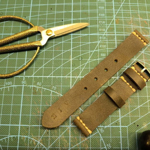 Handmade leather watch strap, custom colors, 18-28mm