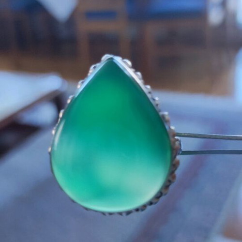 Silver 925 ring with green onyx teardrop cabochon like new