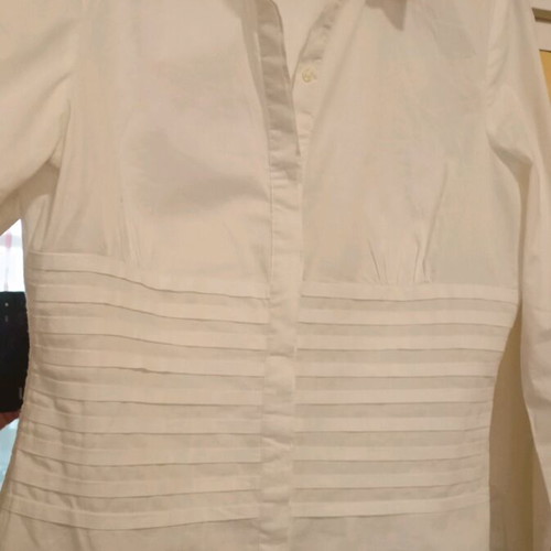 Women's white cotton fitted shirt like new with unique design