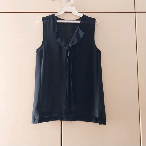 Black sleeveless blouse size S/M like new