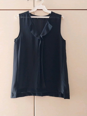 Black sleeveless blouse size S/M like new