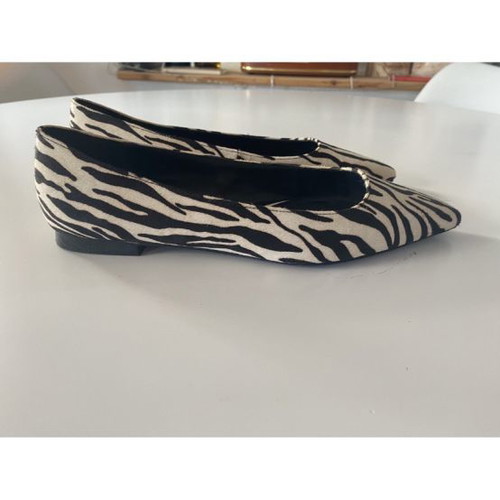 Mango flats used with zebra print, size 38