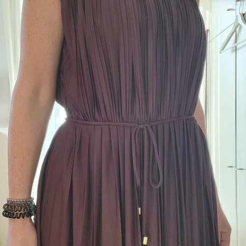 Pleated dress H&M new, medium size, burgundy with belt