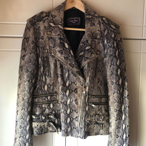 Leather jacket slim fit with zipper like new