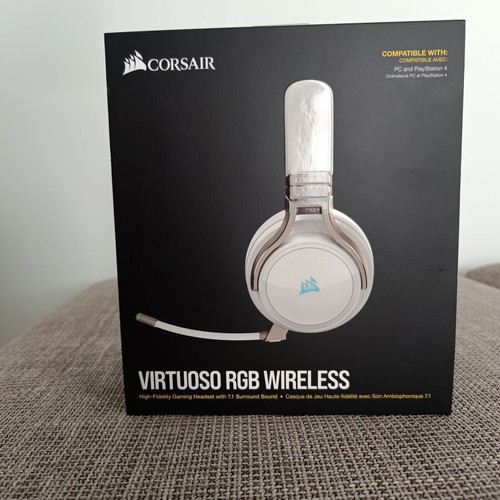 Corsair Virtuoso RGB Wireless Over Ear Gaming Headset white like new for PC and PlayStation 4