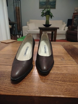 Bournazos leather pumps like new, brown, size 37