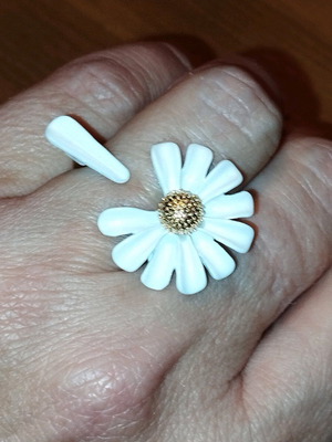 Daisy adjustable ring white unused