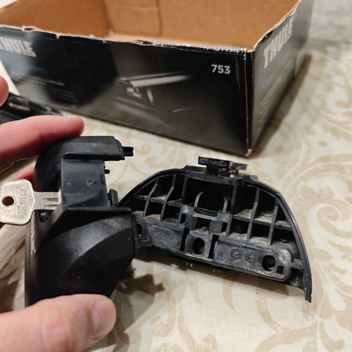 Thule 753 roof rack feet like new for Opel Corsa 2006 and other models