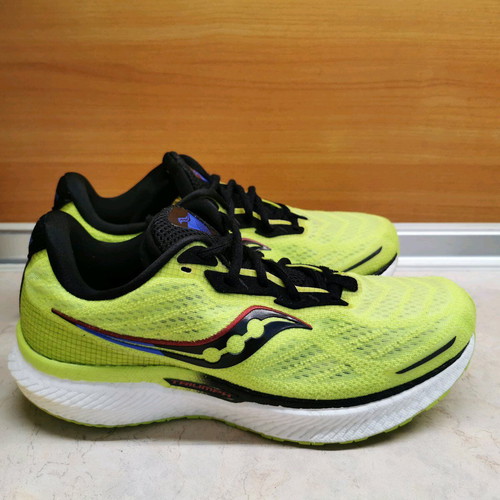 Saucony Triumph 19 running shoes like new, size 43, green