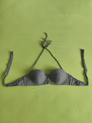 Bikini top like new, strapless with underwire and stripes