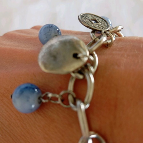 Handmade bracelet with blue stones and silver details