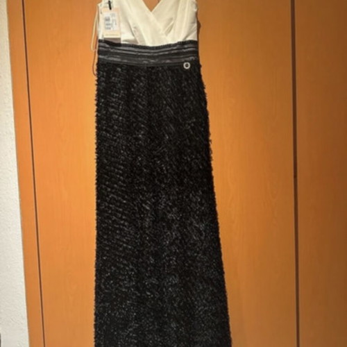 Lynne maxi dress size 40 new, black and white