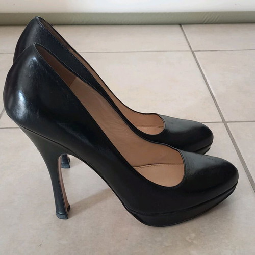 Prada black leather pumps size 39.5 like new
