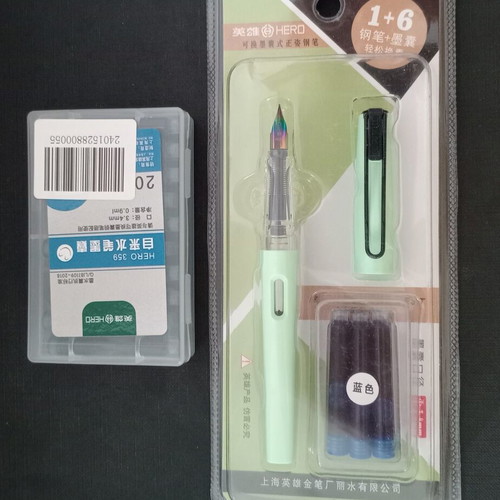 Fountain pen with extra ink cartridges new