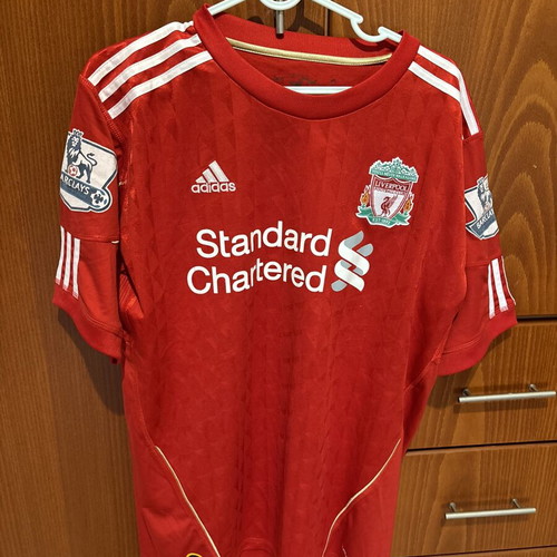 Liverpool FC Steven Gerrard 2010 Jersey like new with Premier League patches