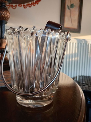 Ice bucket with tongs like new