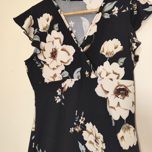 Black floral dress size Large like new