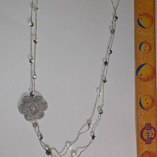 Handmade necklace with metallic silver thread and glass bead, new