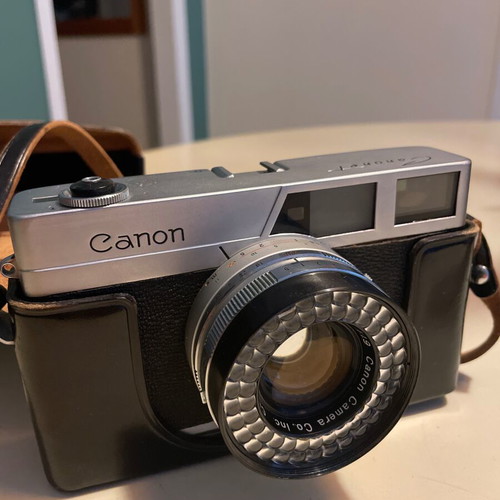 Canon Canonet vintage camera with 45mm f/1.9 lens and leather case like new