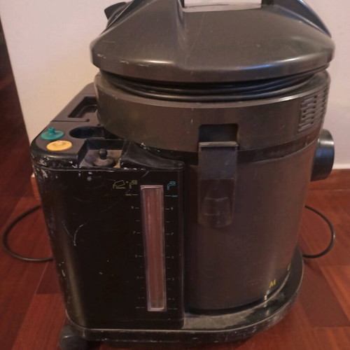 Delonghi Penta Multivac vacuum cleaner used without hose and handle