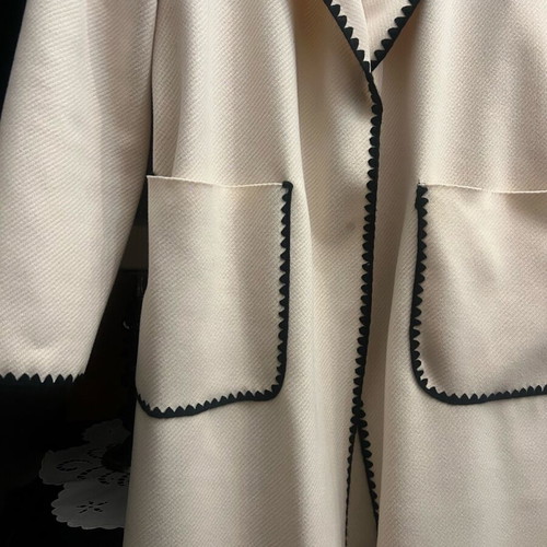 Women's off-white coat like new with belt and pockets