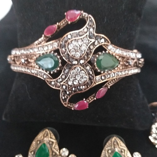 Jewelry set bronze with semi-precious stones new