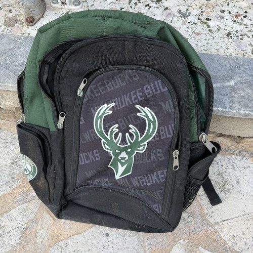 Bag like new, Milwaukee Bucks design