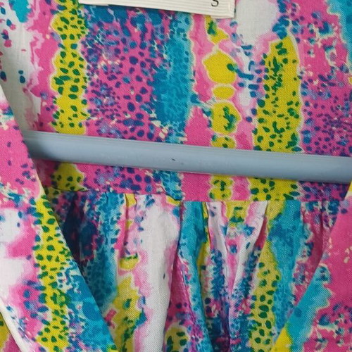 Sleeveless multicolor top with front tie like new