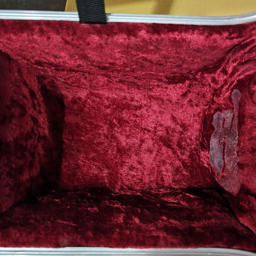 Hiscox guitar case used with defects, 38cm